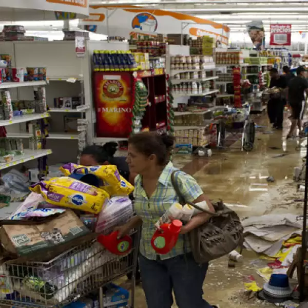 Las autoridades han detenido a tres personas por robos a tiendas Cotsco, según medios.