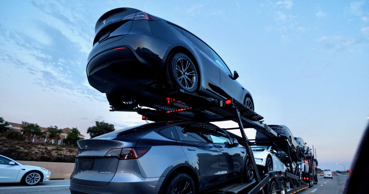 Musk, Tesla modelinin Haziran ayında evde “kendiliğinden girmeye” başlayacağını söylüyor