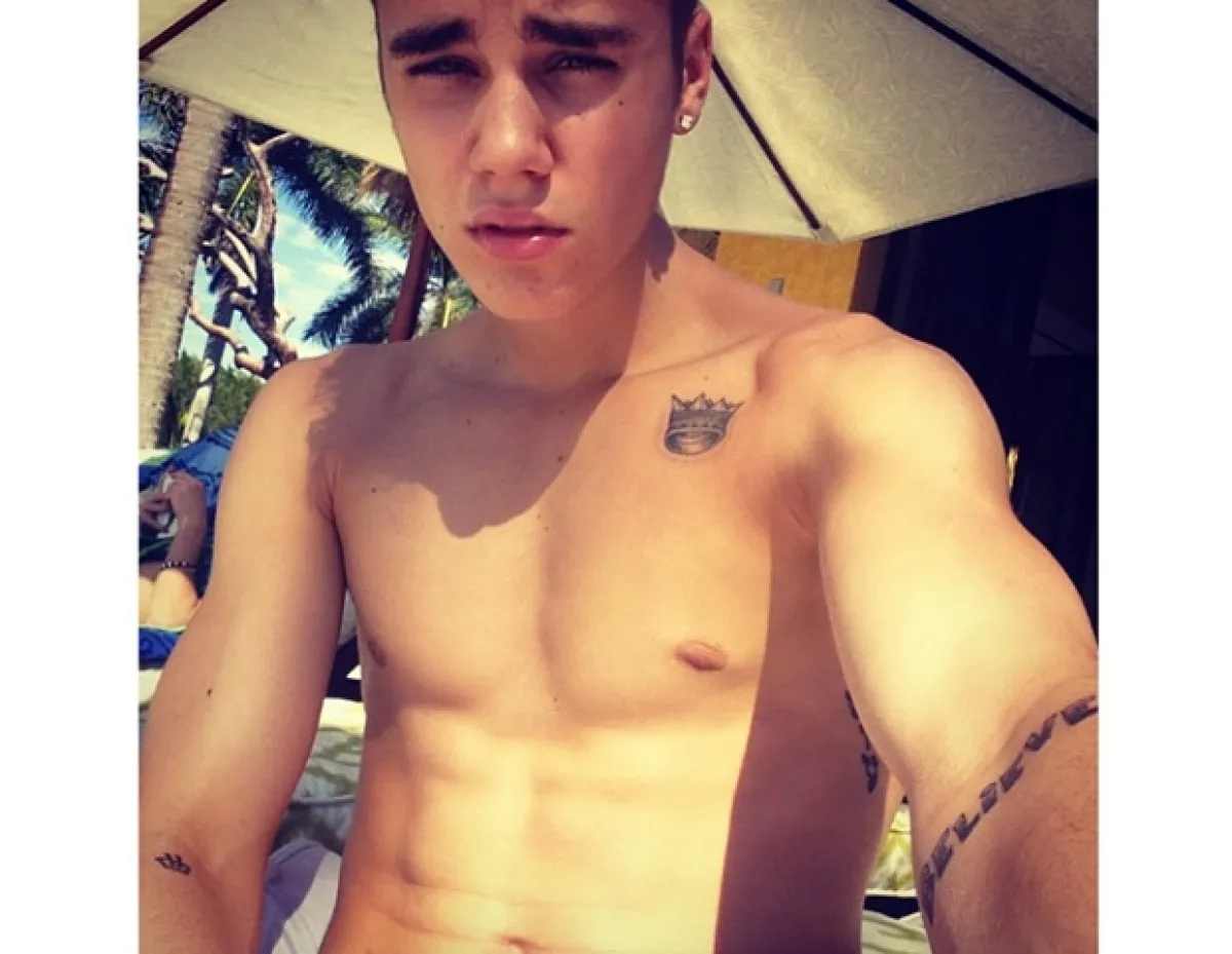 Diciembre 2012: El canadiense subió esta foto a fines del año pasado cuando sus abs no estaban tan marcados.