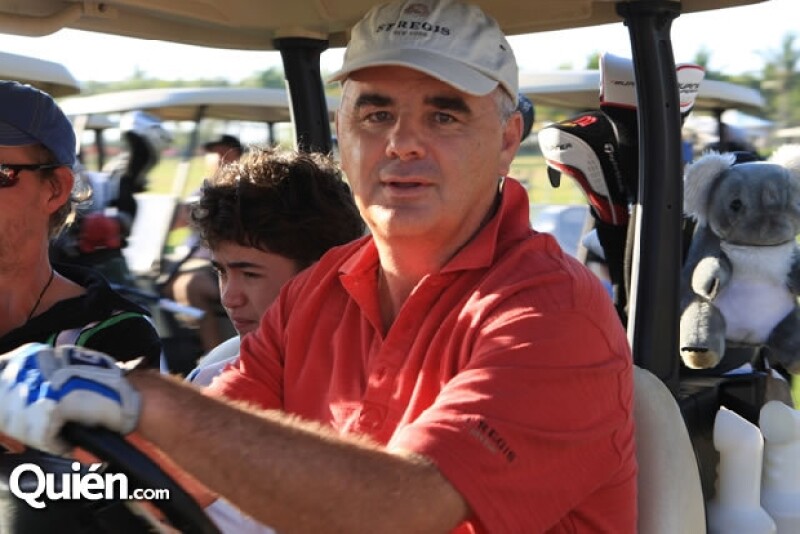 El gerente de St Regis Punta Mita, Carl Emberson, es uno de los jugadores en el torneo de golf.