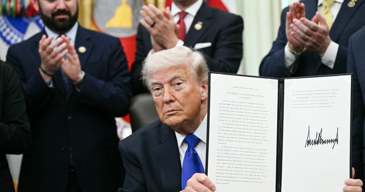 Trump, AB otomobil ve kamyon tarifelerini %25'e çıkaracağını duyurdu