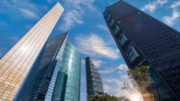 Solo las grandes empresas vuelven a oficinas en espacios premium, ¿qué pasa con el resto?