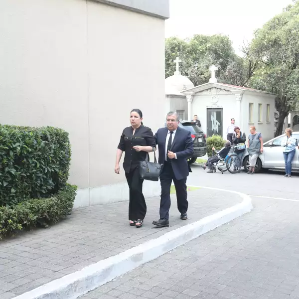 Asistentes al funeral de Edith González