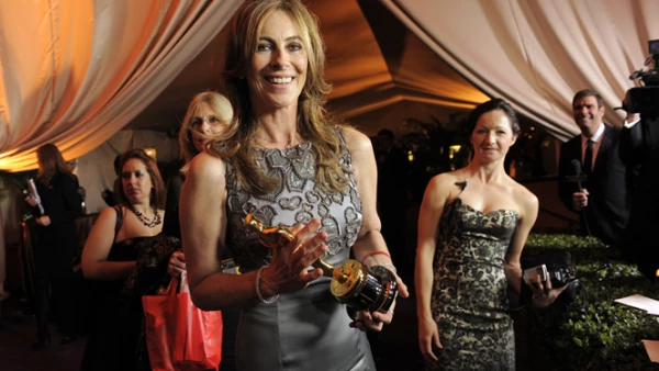 La directora Kathryn Bigelow se llevó en 2010 la estatuilla dorada por la película Zona de Miedo. Rompió con el paradigma de que sólo los hombres ganaban en la categoría de Mejor Director y venció a su ex esposo James Cameron.