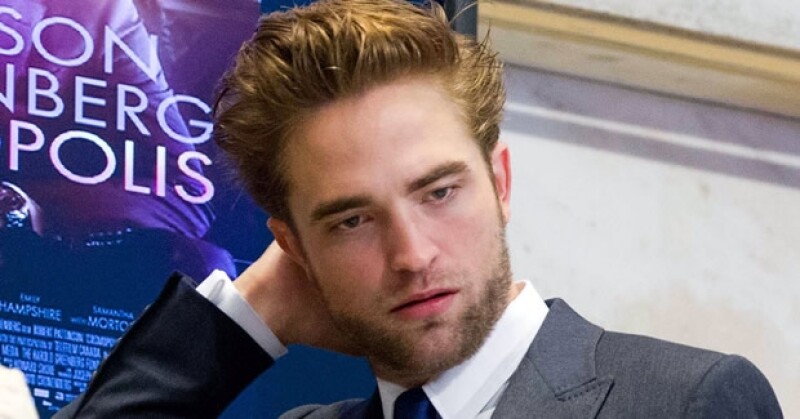 Robert Pattinson este marte en la Bolsa de Valores.