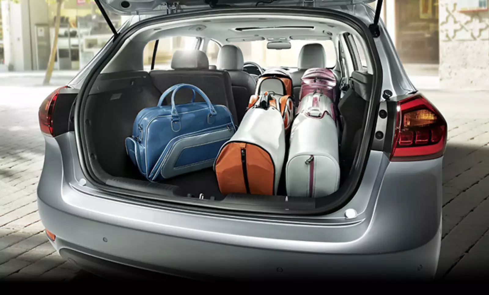 Su cajueja brinda espacios suficiente para equipaje y lo que desees llevar en tus recorridos.