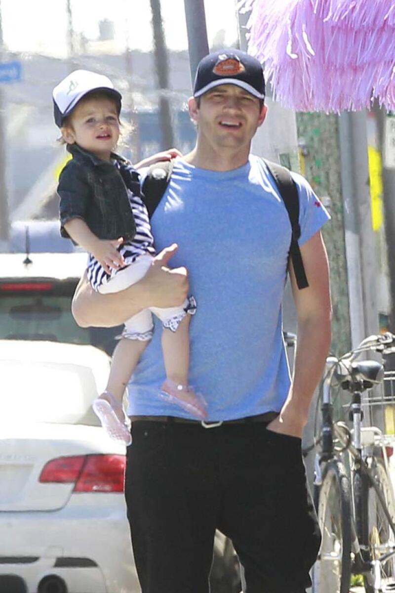 Ashton cada día disfruta más de la compañía de Wyatt.