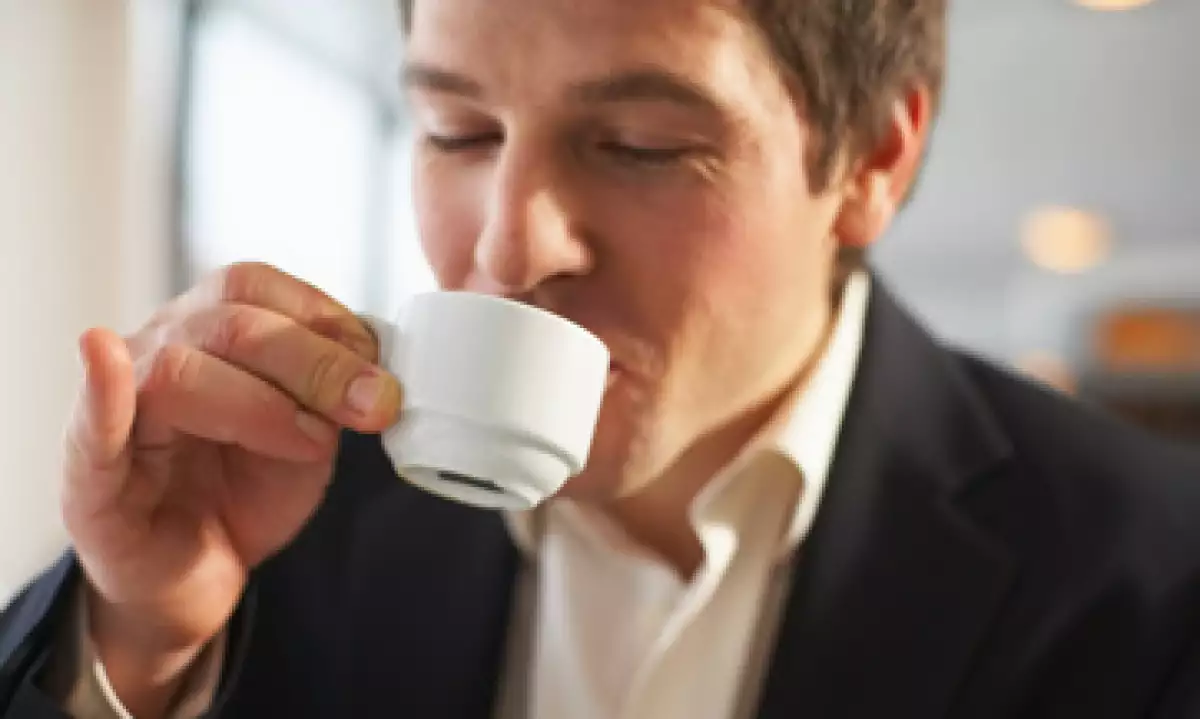 Una dosis moderada de café incrementa la concentración de los empleados, según un estudio. (Foto: ThinkStock)