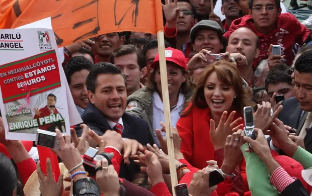 La pareja recibió las felicitaciones de todos los asistentes a la ceremonia.