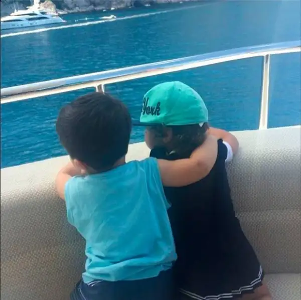 El pequeño Thiago también se encuentra disfrutando de las vacaciones familiares.