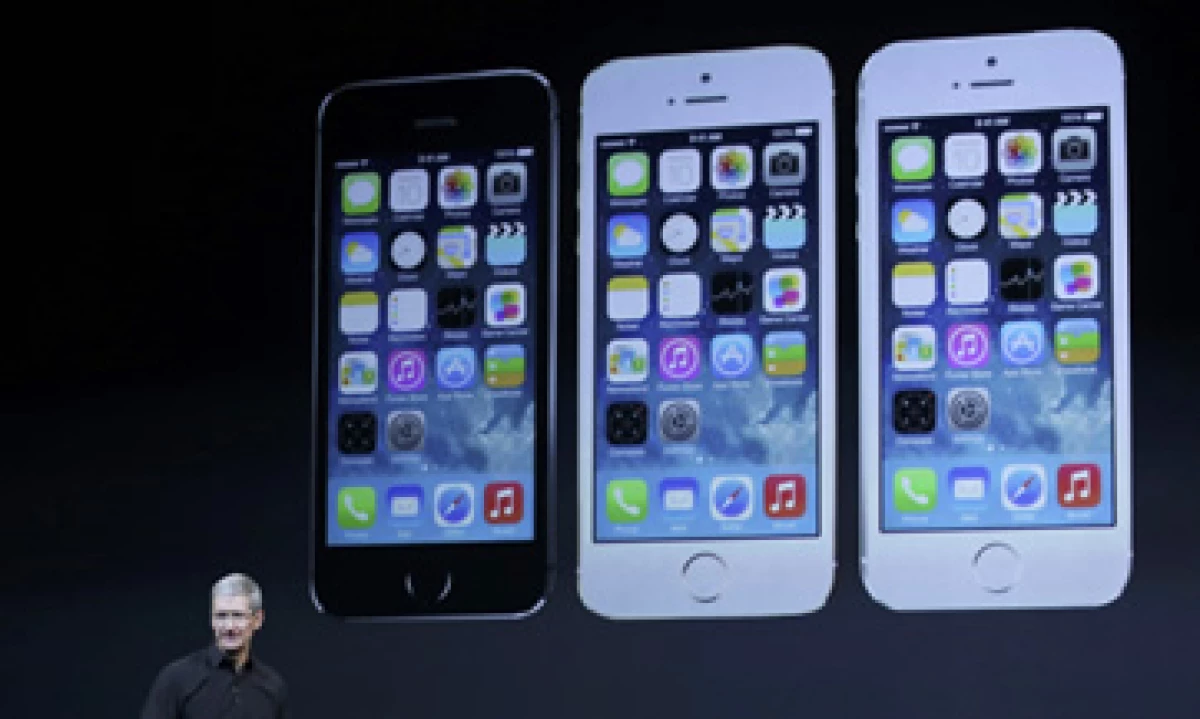 La firma dirigida por Tim Cook acusa a la asiática de copiar sus diseños. (Foto: Reuters)