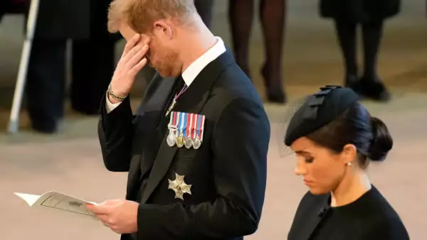 The Coffin Carrying Queen Elizabeth II Is Transferred From Buckingham Palace To The Palace Of Westminster