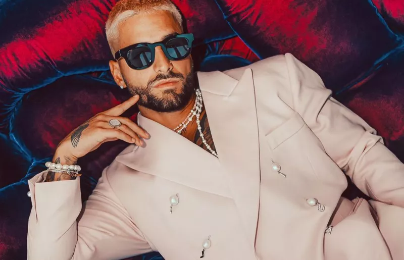 maluma-diseño-traje-billboards.jpg