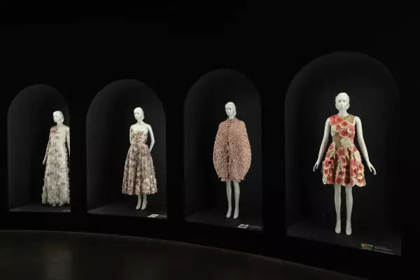 Foto: The Costume Institute; Karl Lagerfeld: A Line of Beauty (2023)