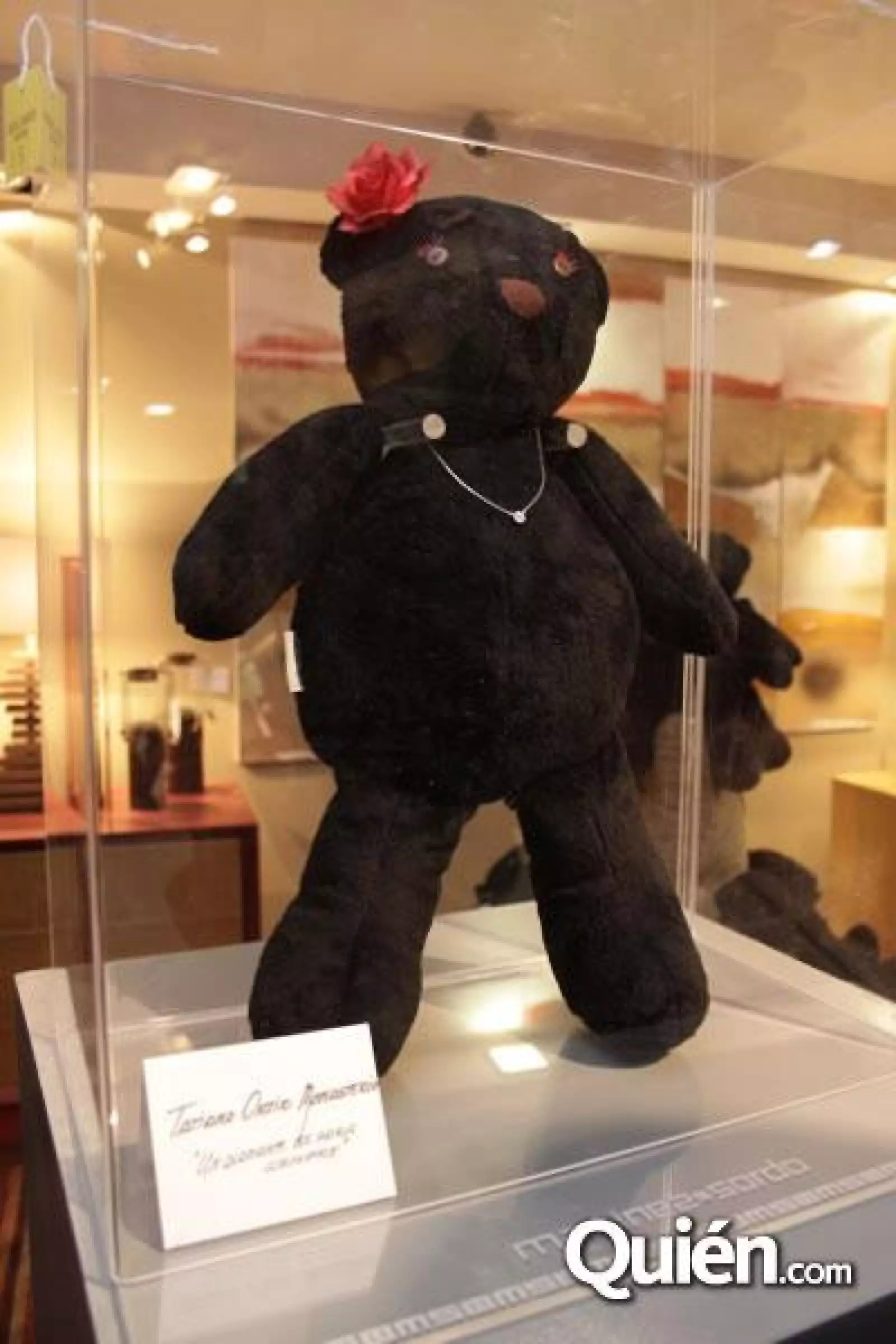 Subasta del Oso Fredo a beneficio de la Fundación Luz de Vida de niños con cáncer.