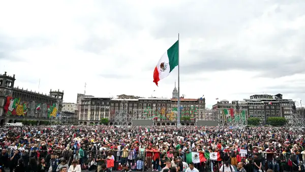 Festejos en el zócalo de la Ciudad de México por el 15 de septiembre.