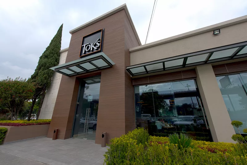 Toks cerró 18 restaurantes por la pandemia.  (cortesía)