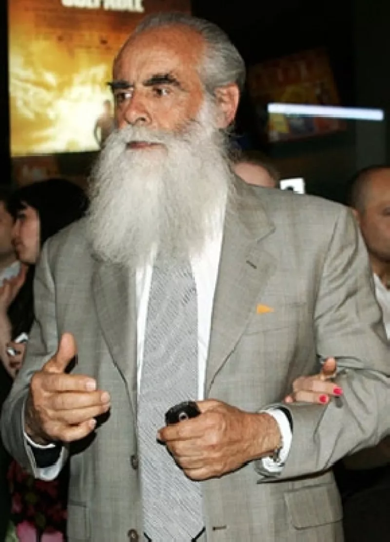 El ex candidato presidencial sufrió un accidente en moto y presenta cuatro costillas rotas y un pulmón perforado, por lo que permanece en un nosocomio de Querétaro.