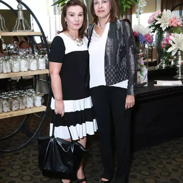 Anateresa Charur de Benavides e Irma Troncoso de Gutierrez