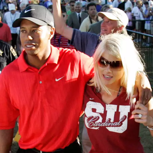 Tiger Woods y Elin Nordegren. Luego de cinco años de matrimonio el golfista más famoso del mundo se metió en un gran escándalo cuando luego de un choque automovilístico se supo que había tenido 14 amantes durante sus años casado. La pareja se divorció en 2010 y tienen dos hijos.