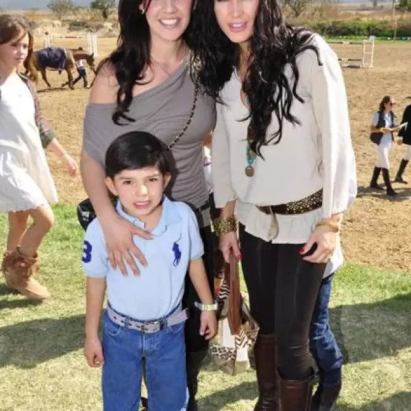 Zaira Teigeiro,Jeannette Llamas,Carlos Fernández