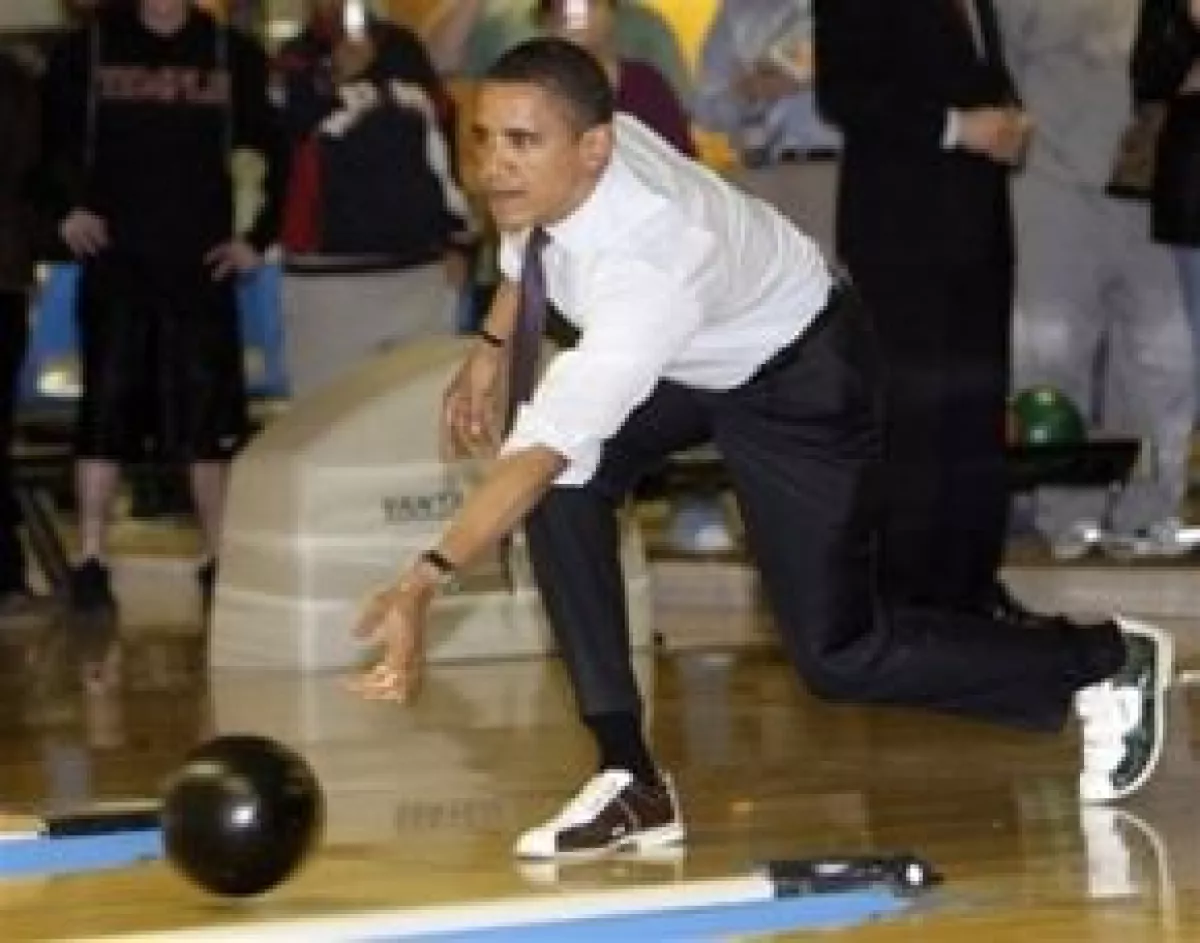 Obama es zurdo y le gusta practicar boliche