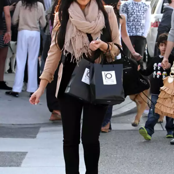 Kim Kardashian a la hora de comprar lentes de sol prefiere la tienda de Beverly Hills Optometrix.