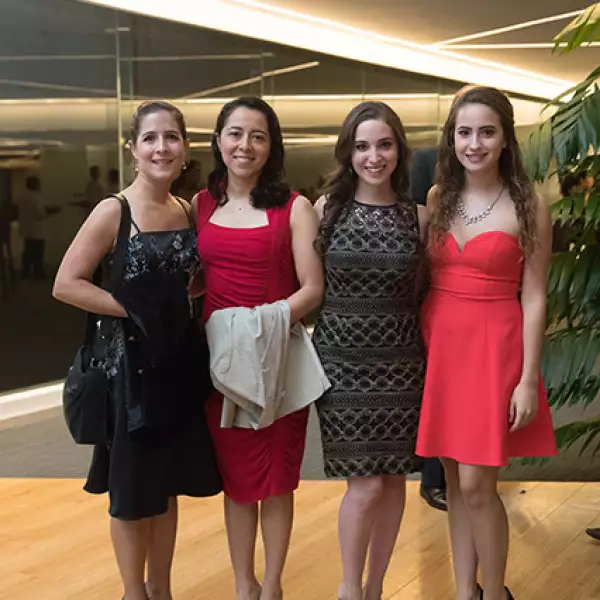 Mariana Mejía, Mariana Casa con Mariana y Alejandra Escalona