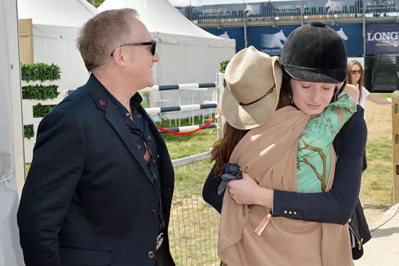 Sin importar que no sean sus hijos biológicos, ellas han sabido ganarse su cariño de tal manera que las imágenes hablan por sí solas. ¿De quiénes te hablamos?