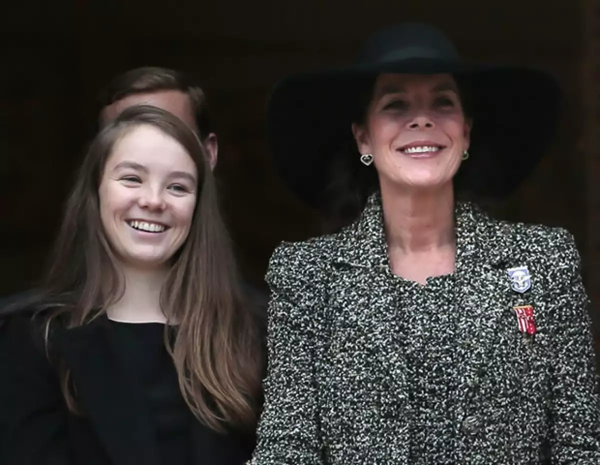 La princesa Alexandra, que el domingo llegará a los 15 años, es la hija menor de Carolina de Mónaco y la única con título nobiliario. Aquí todo lo que tienes que saber de ella.