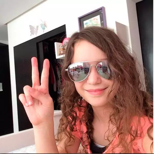 Annie ha marcado el exitoso debut de Mía, quien destacó por su talento.