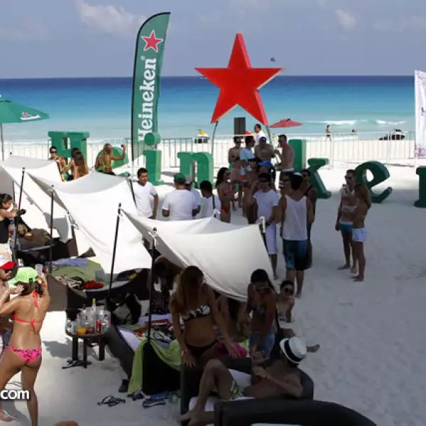 Pool Party Aniversario ME Cancún