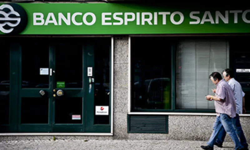 El Banco Espirito Santo tendrá un fondo de recapitalización bancaria con dinero del rescate financiero de Portugal. (Foto: AFP)