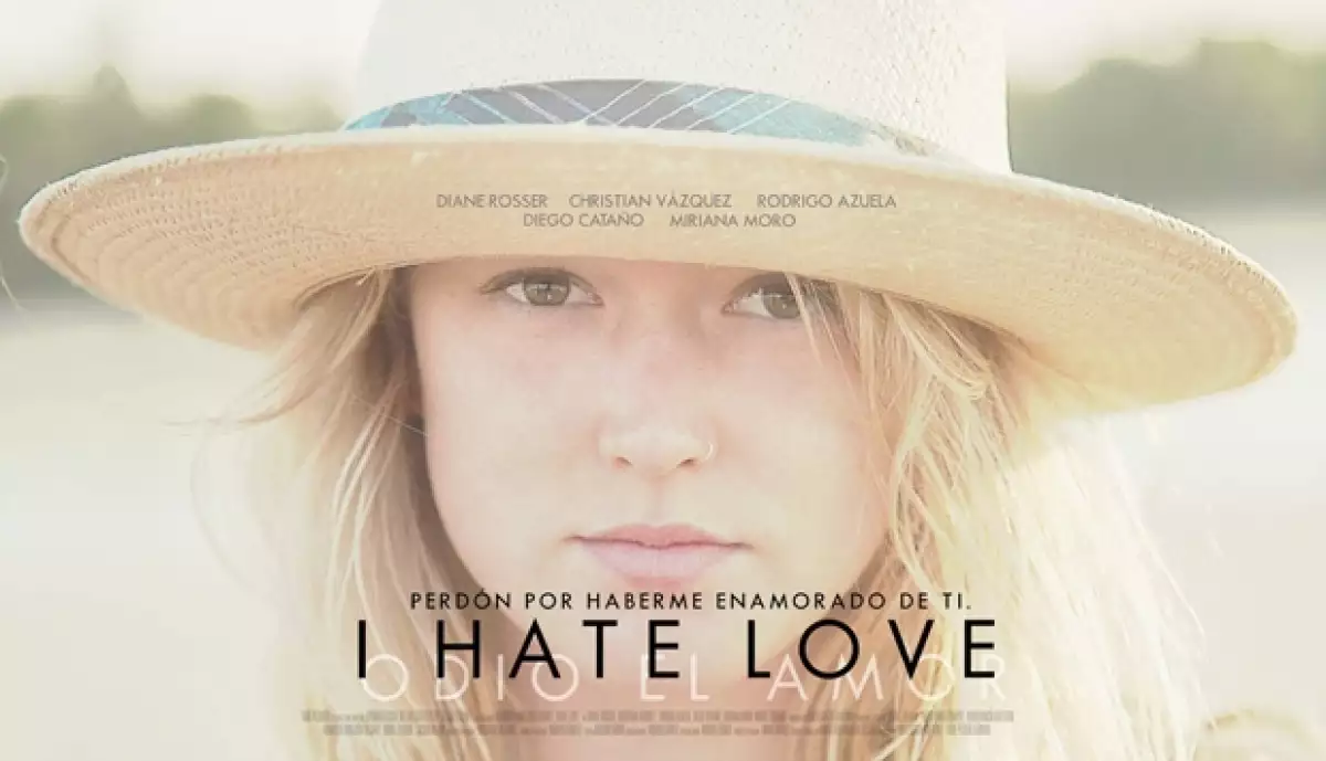 Diane es el rostro del póster oficial de la cinta mexicana "I hate love".