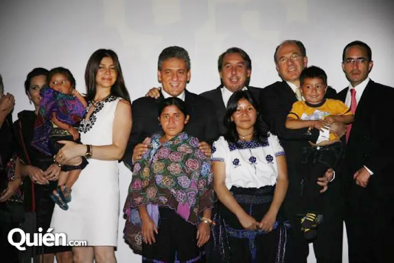 Para celebrar el 25 aniversario del programa, el empresario acompañó al presidente de la fundación, José Ignacio Ávalos,  a otorgar un reconocimiento al Gobernador del Estado de Chiapas por su labor p