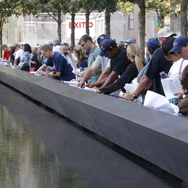 Aunque miles de trabajadores de la construcción han entrado y salido del sitio a lo largo de la década, desde este lunes los estadounidenses comunes, sin un distintivo policiaco, un pase de prensa o un casco de constructor, pueden recorrer el lugar.