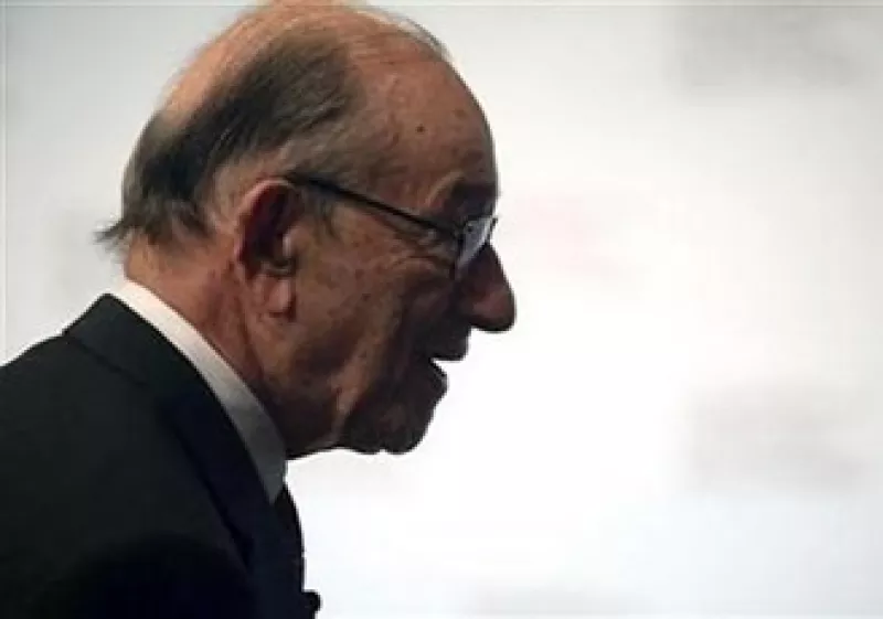 Alan Greenspan dijo que las pequeñas empresas y personas con bajos ingresos sufren por la falta de crédito. (Foto: Reuters)