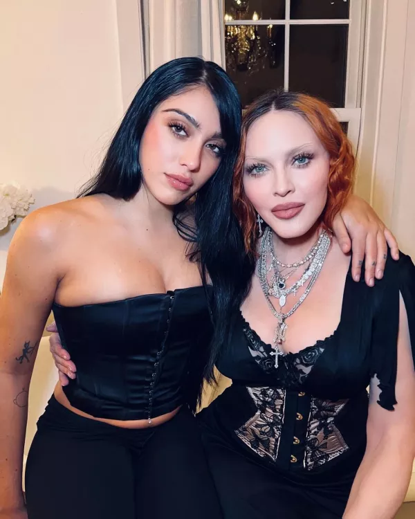 madonna-hija-lourdes