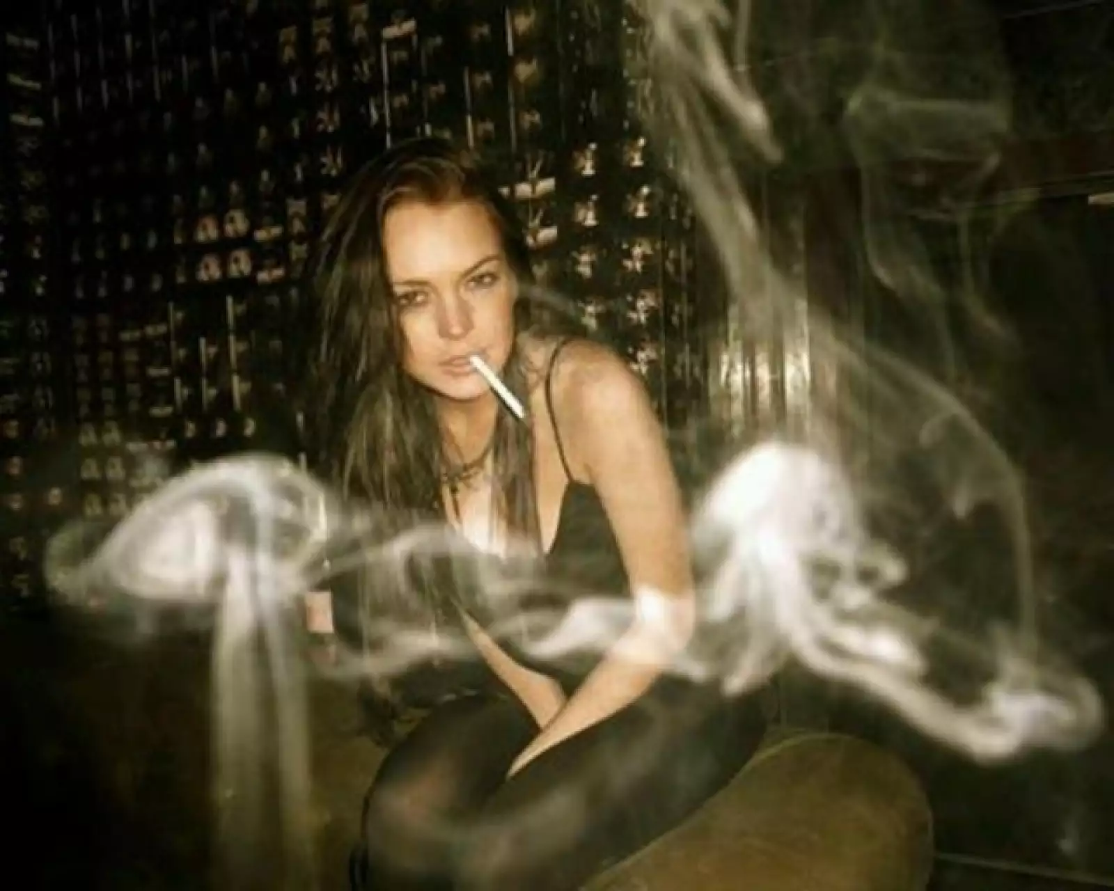 Lindsay Lohan se dejó tomar esta foto mientras fumaba.