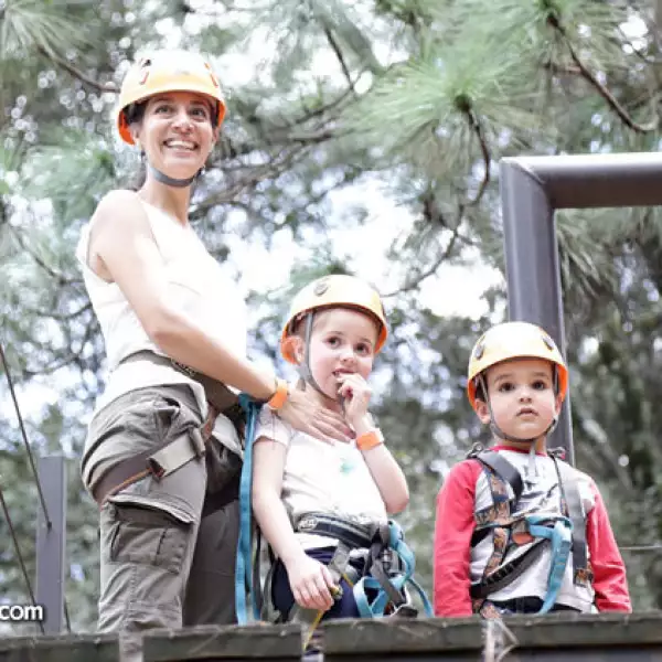 Jimena Torres,Martina Fernández y Emilio Sacarias