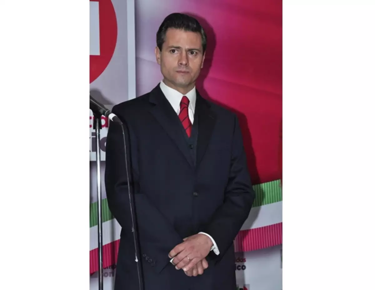 Nuestras expertas coinciden en que el look de Peña Nieto es impecable, sin embargo podría usar trajes más modernos: de dos botones y corte slim.