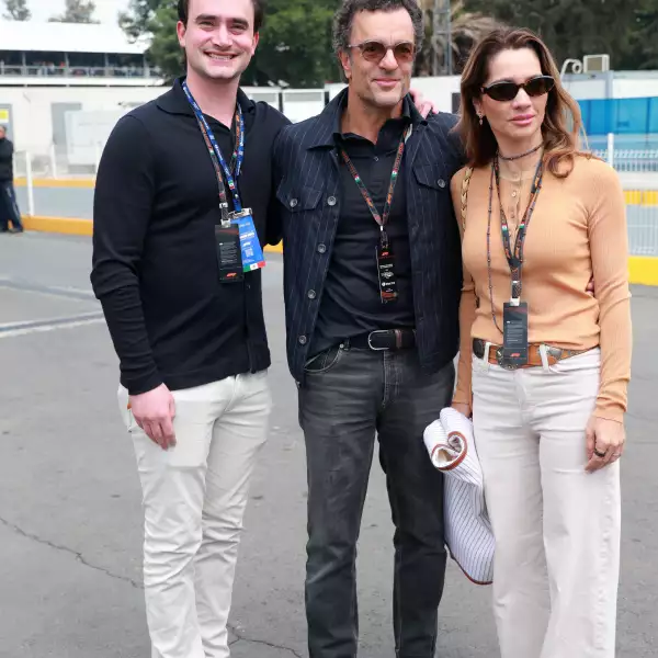 Diego y Luis Narchi con Nora Chedraui 