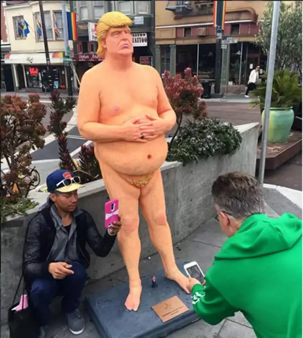 La gente se paraba a tomarse fotografías.