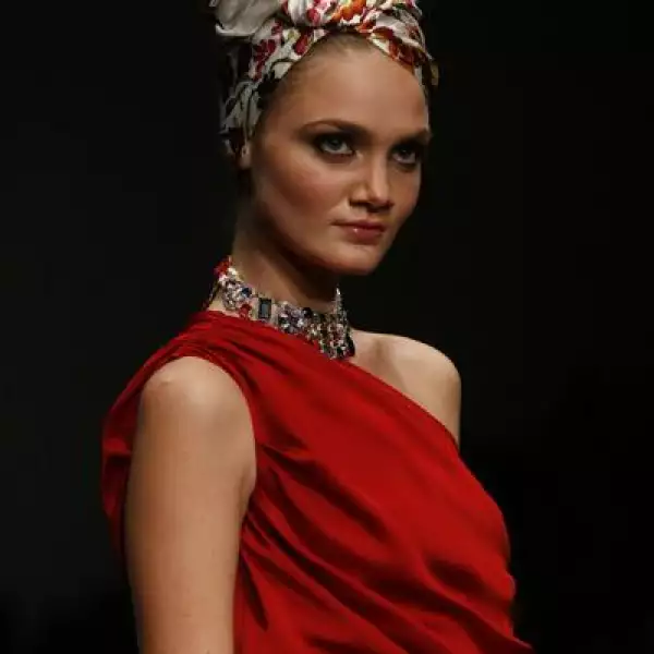 Desfile Pineda Covalin