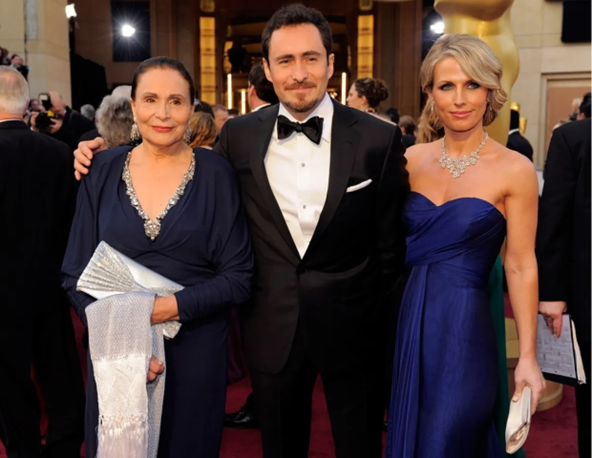 En cada oportunidad que tiene, Demian "grita a los cuatro vientos" su amor por Stefanie y reconoce la admiración por su mamá, la también actriz Maricruz Nájera.