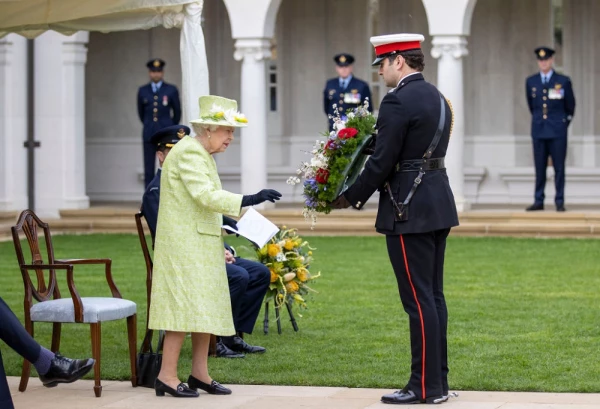 Reina Isabel II