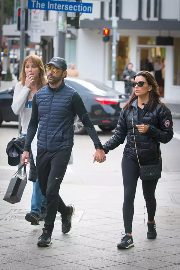 Pepe Bastón se mostró muy caballeroso con su novia en todo momento.