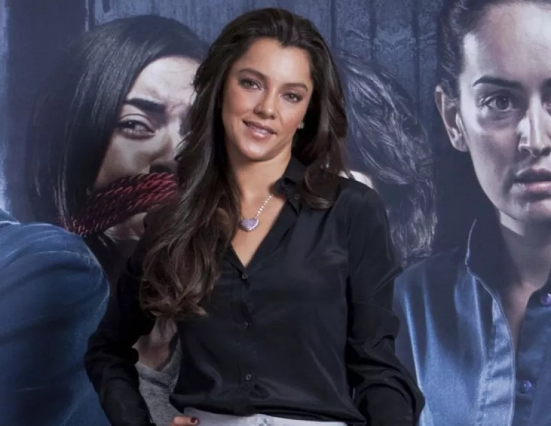 La cadena Telemundo acaba con los rumores sobre que la actriz había sido despedida y afirma que sólo deja el proyecto de telenovela porque así lo requiere la historia.