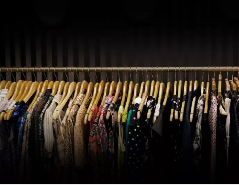 Sabemos que ser hipster está de moda y encontrar un par de prendas únicas e irrepetibles, jamás ha estado de más. Les tenemos cinco recomendaciones en las que pueden encontrar ítems irresistibles.