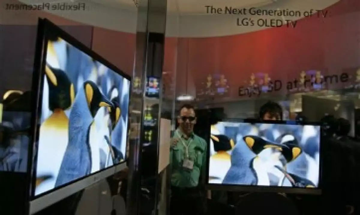 Paul Gagnon, analista para DisplaySearch, estima que el precio de los televisores OLED comenzará en 5,000 dólares. (Foto: AP)